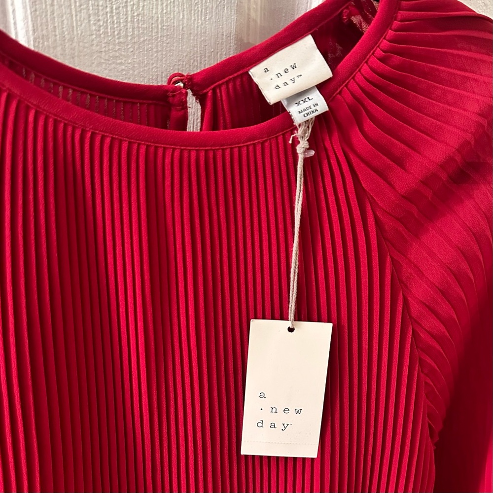 💋 Gorgeous Red Flowy Blouse with Cami - Picture 8 of 13